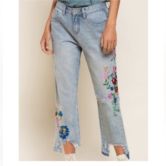 SALE!!!!!! NWT Floral Embroidered Light Denim Jeans - Picture 4 of 10